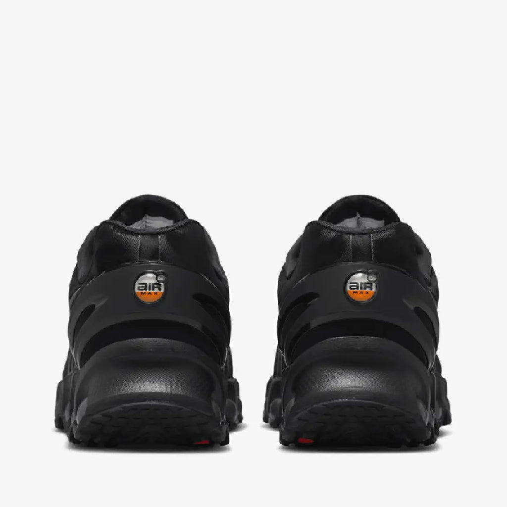 Nike DN8 (Black)